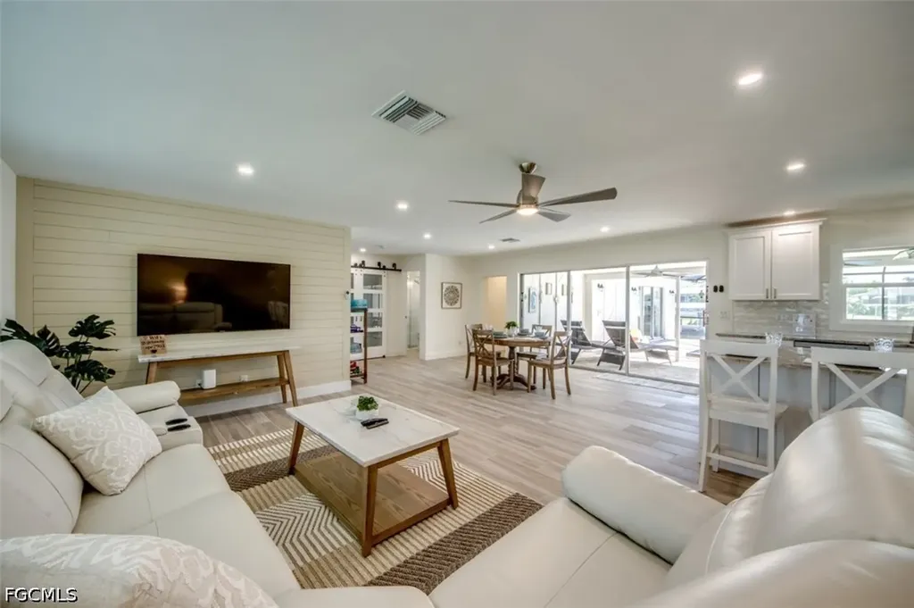 2903 SE 10th Avenue Cape Coral FL 33904