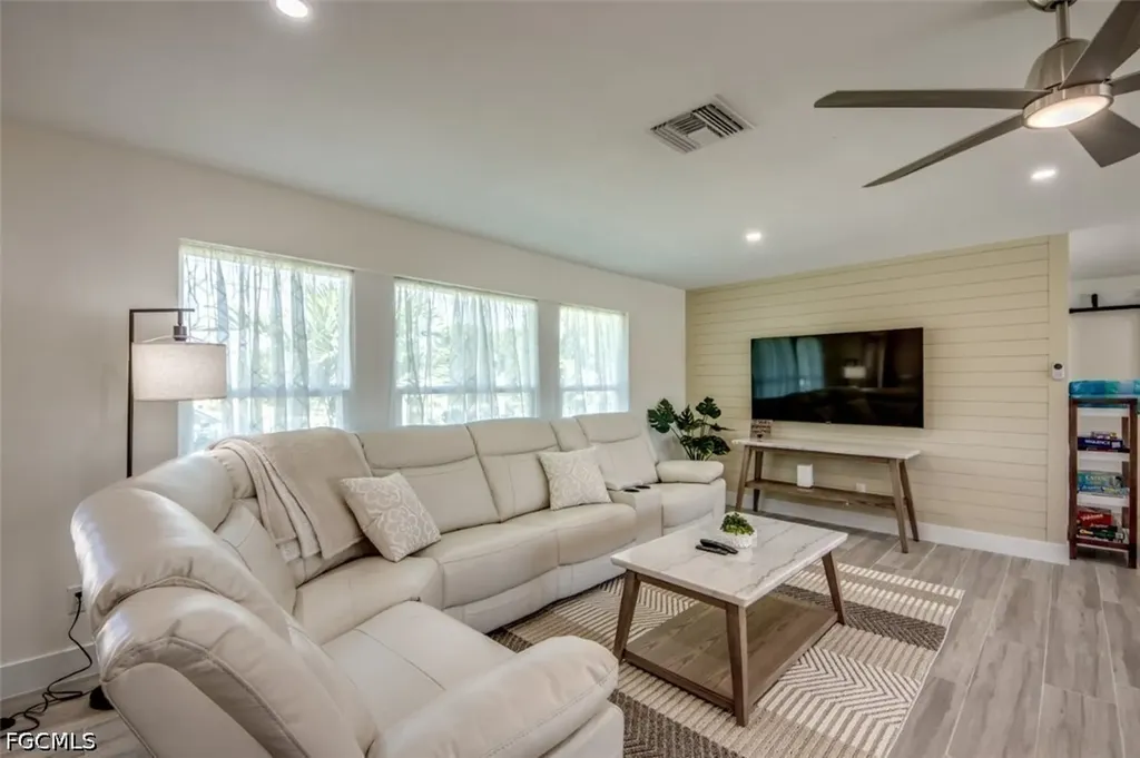 2903 SE 10th Avenue Cape Coral FL 33904