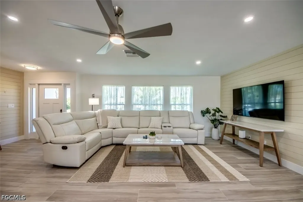 2903 SE 10th Avenue Cape Coral FL 33904