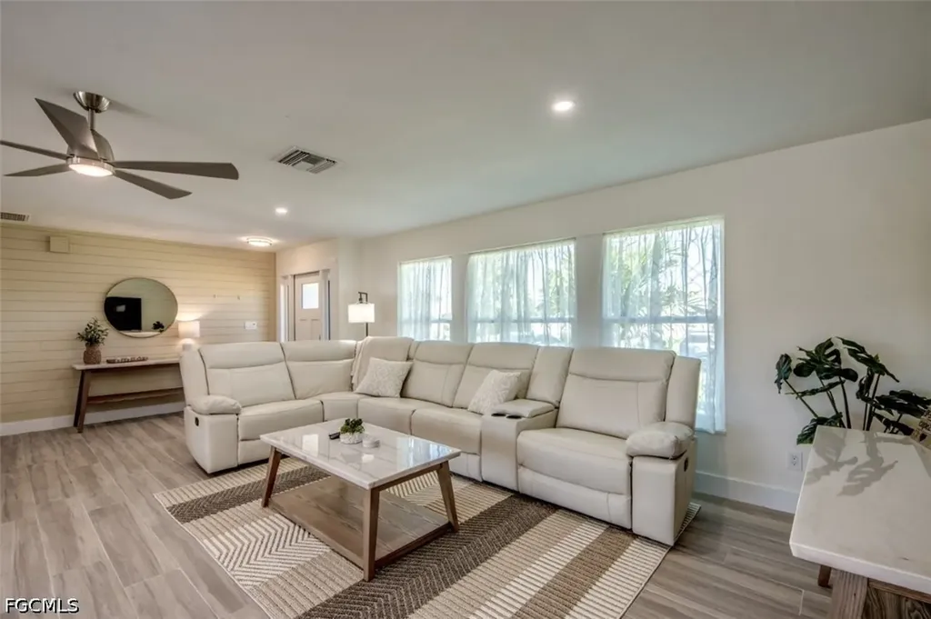 2903 SE 10th Avenue Cape Coral FL 33904