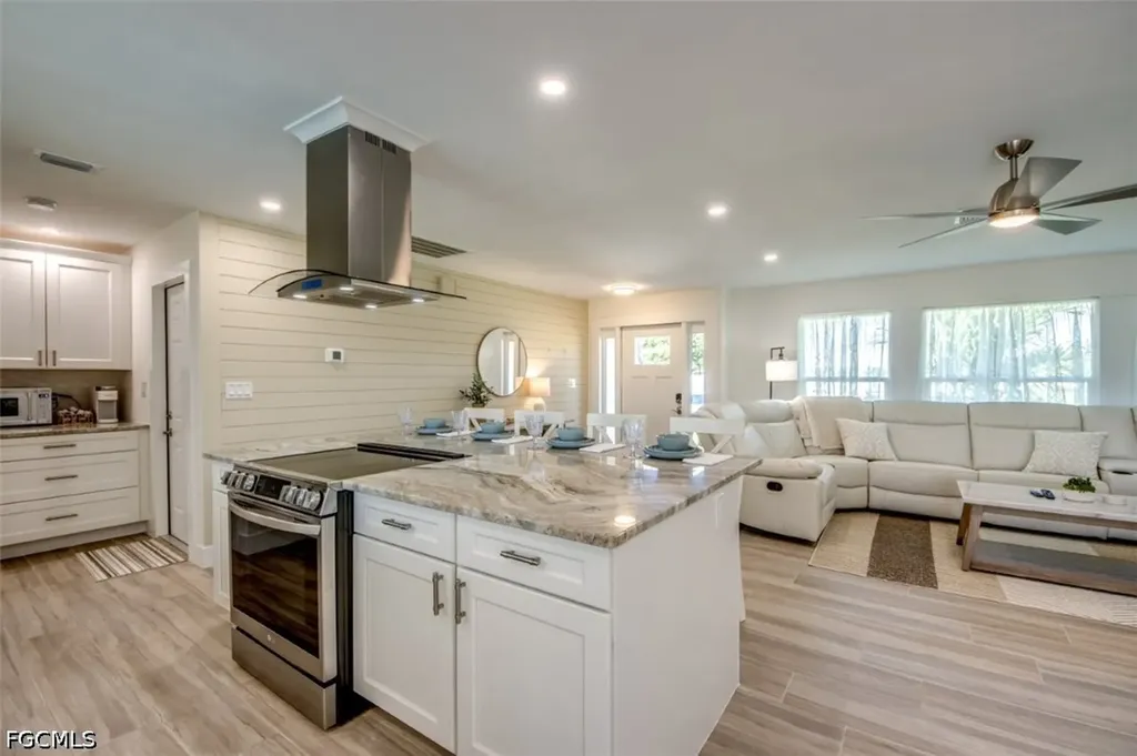 2903 SE 10th Avenue Cape Coral FL 33904
