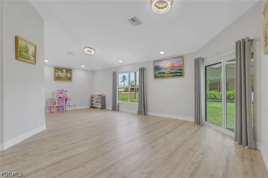 228 Aviation Parkway Cape Coral FL 33904