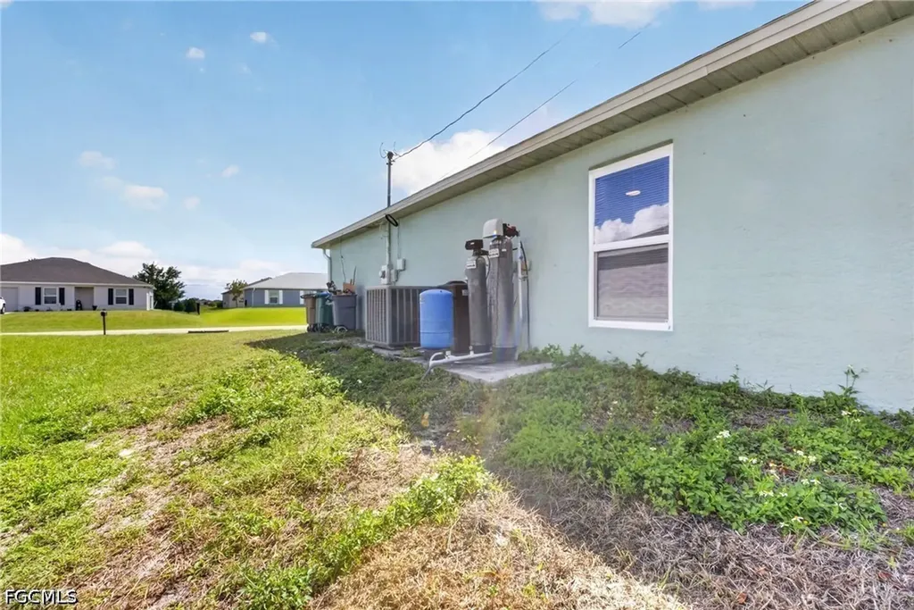 319 NE 23rd Street Cape Coral FL 33909
