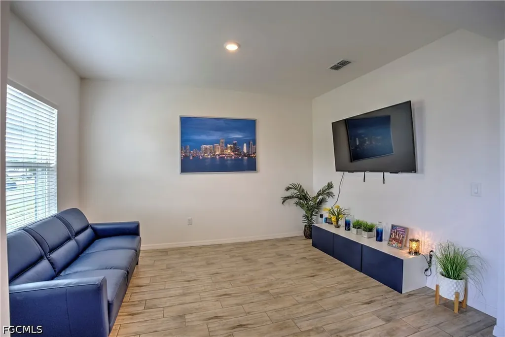 2118 SW 25th Terrace Cape Coral FL 33914