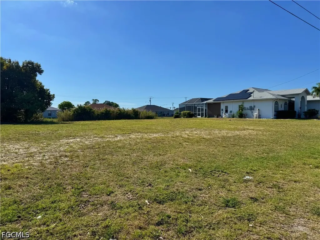 16 SE 8th Place Cape Coral FL 33990