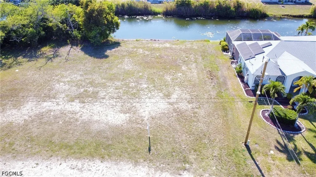 16 SE 8th Place Cape Coral FL 33990