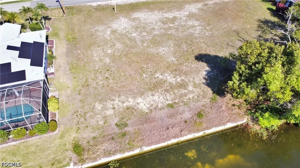 16 SE 8th Place Cape Coral FL 33990