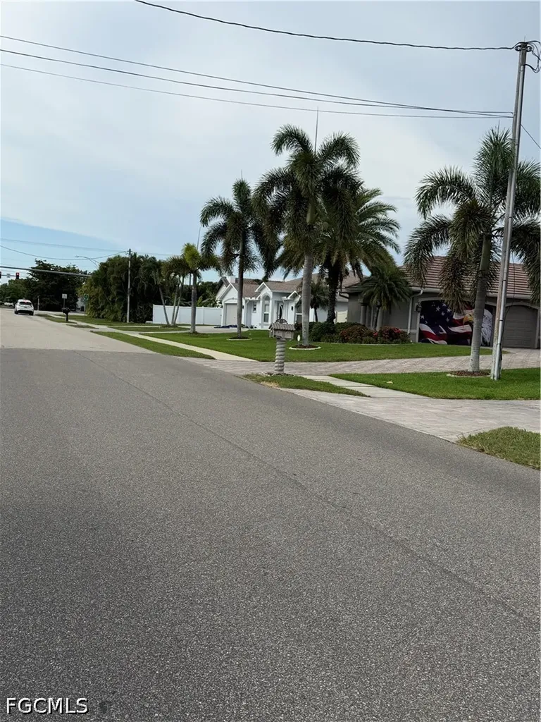 16 SE 8th Place Cape Coral FL 33990