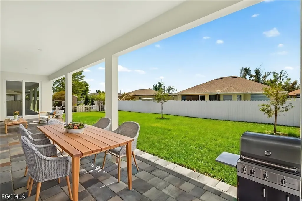 2212 NW 1st Place Cape Coral FL 33993