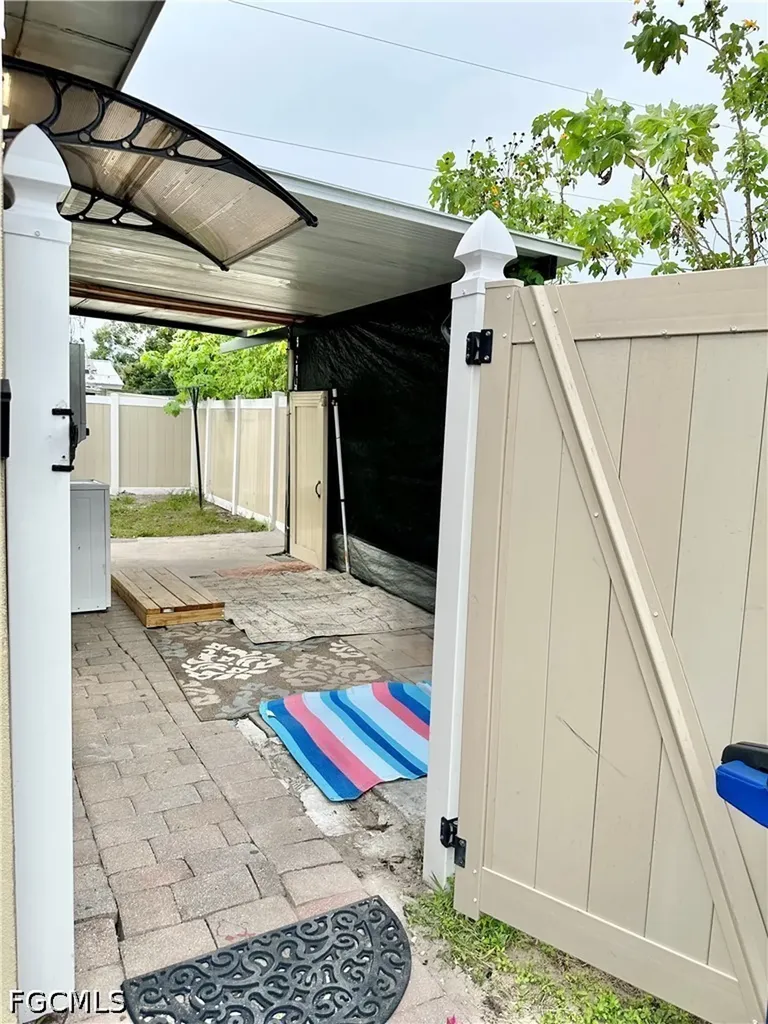 907 Laredo Avenue Lehigh Acres FL 33936