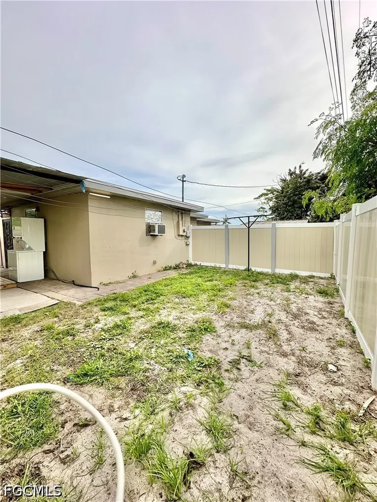 907 Laredo Avenue Lehigh Acres FL 33936