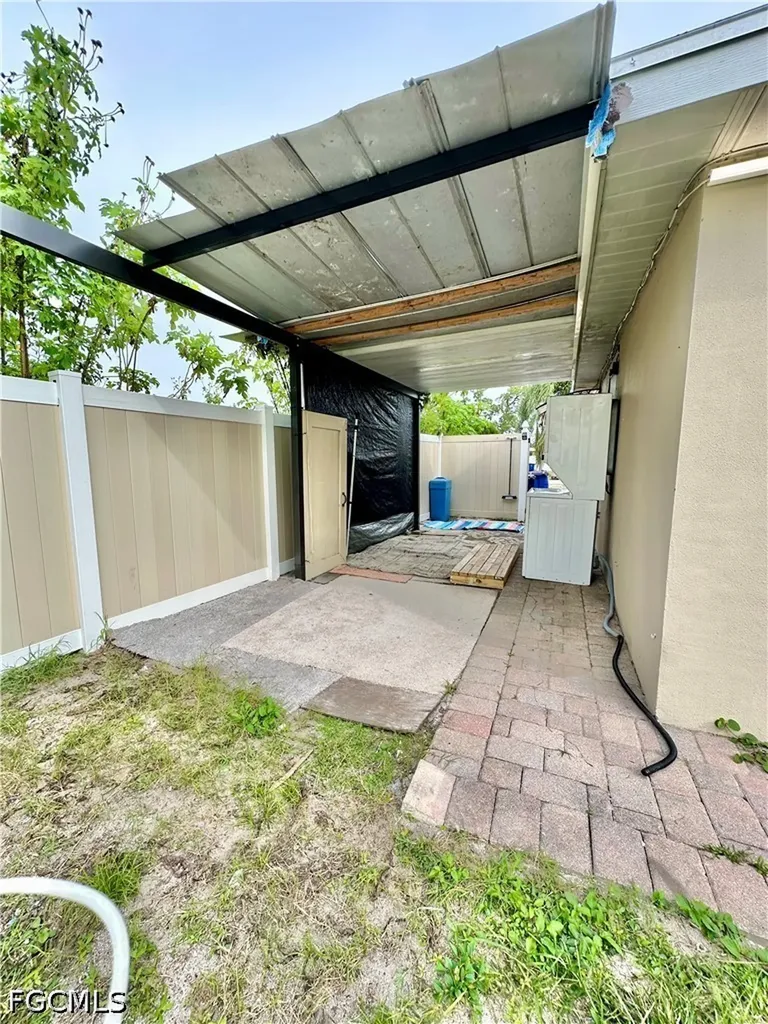 907 Laredo Avenue Lehigh Acres FL 33936