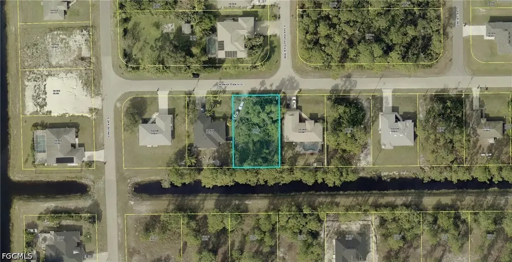 706 Manhattan Street E Lehigh Acres FL 33974