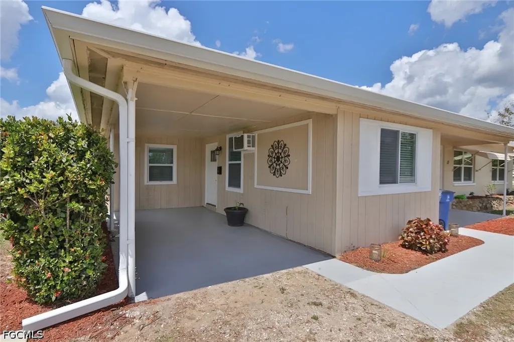 11 California Road Lehigh Acres FL 33936