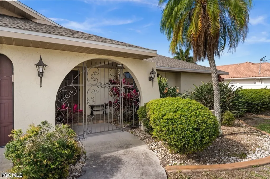 1216 SW 53rd Street Cape Coral FL 33914