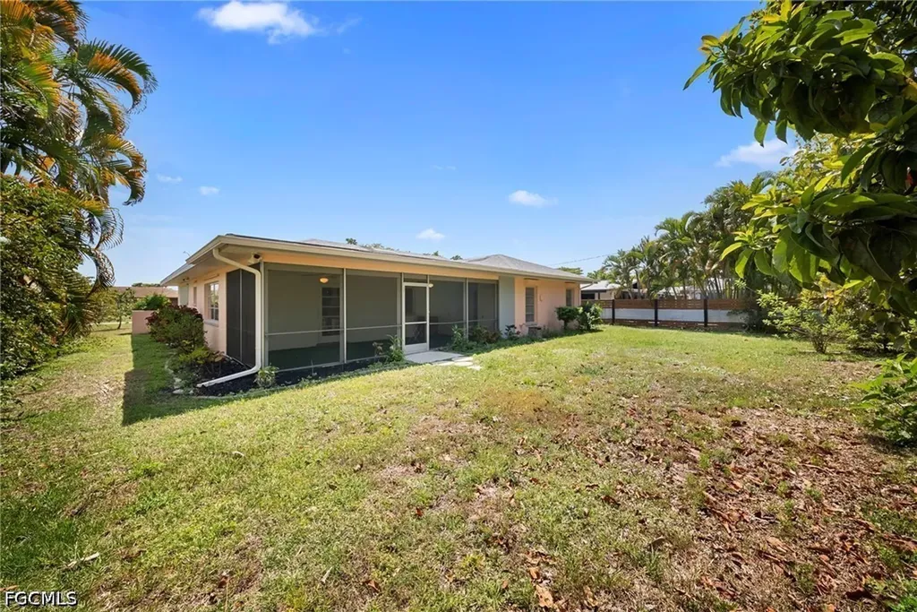 2225 Dover Avenue Fort Myers FL 33907