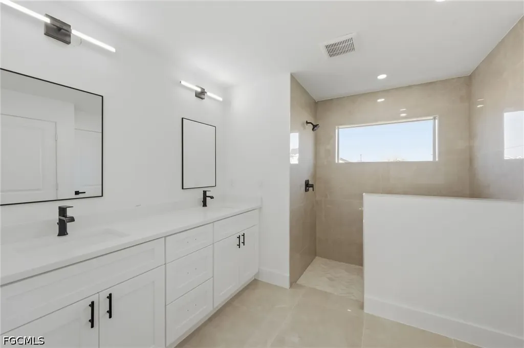 2105 NE 1st Avenue Cape Coral FL 33909