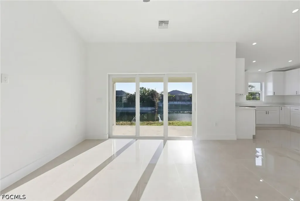 2105 NE 1st Avenue Cape Coral FL 33909