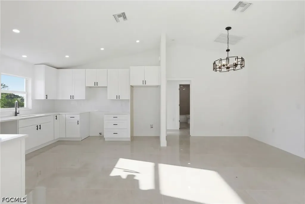 2105 NE 1st Avenue Cape Coral FL 33909