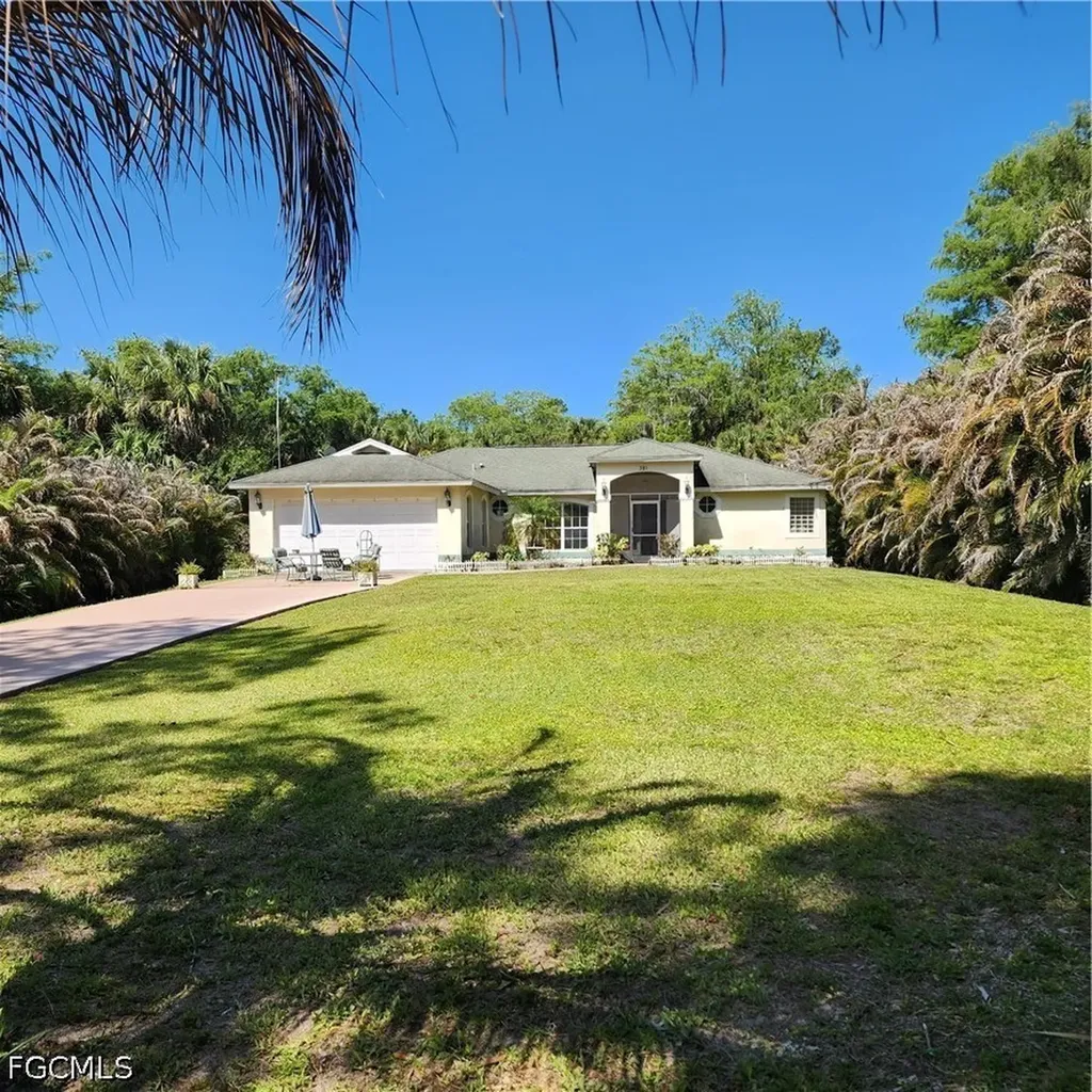 381 8th Street NE Naples FL 34120