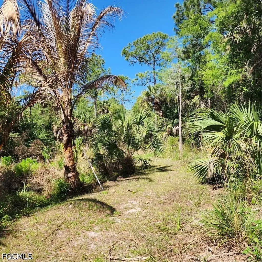 381 8th Street NE Naples FL 34120