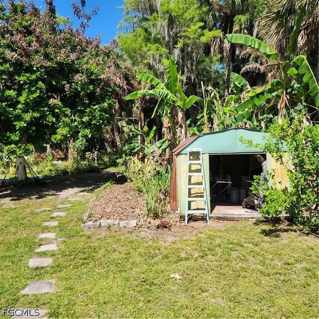 381 8th Street NE Naples FL 34120