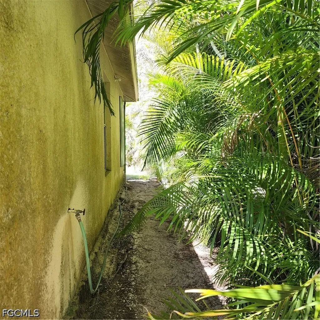 381 8th Street NE Naples FL 34120