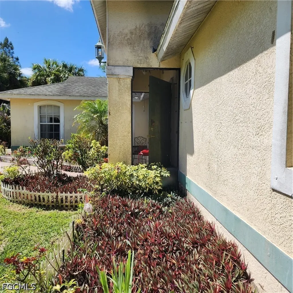 381 8th Street NE Naples FL 34120