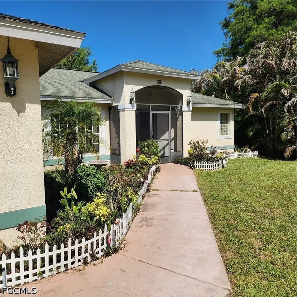 381 8th Street NE Naples FL 34120
