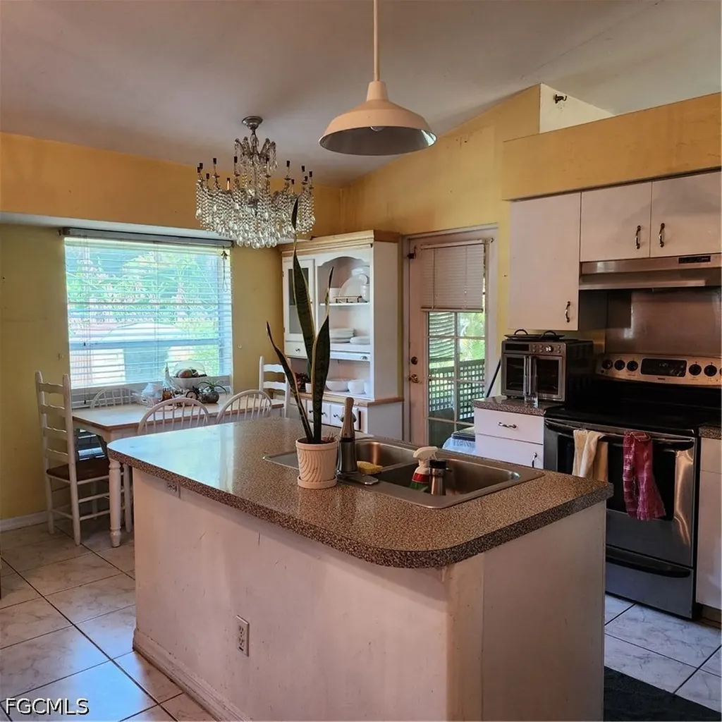 381 8th Street NE Naples FL 34120