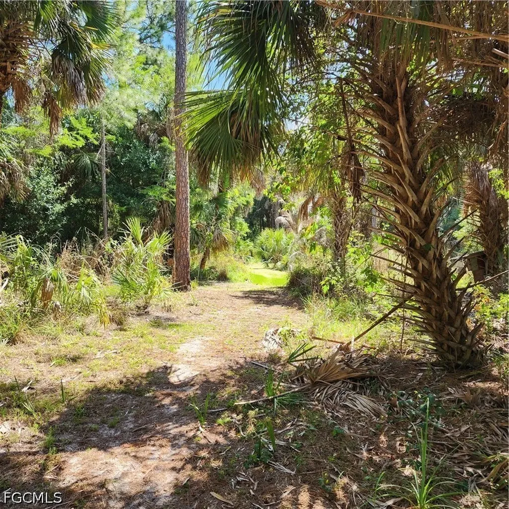 381 8th Street NE Naples FL 34120
