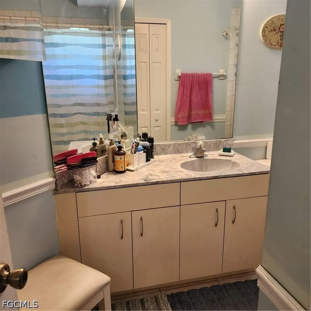 381 8th Street NE Naples FL 34120