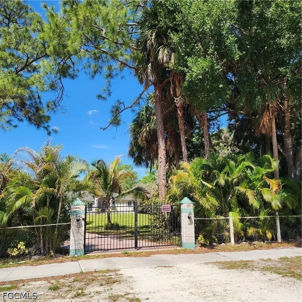 381 8th Street NE Naples FL 34120