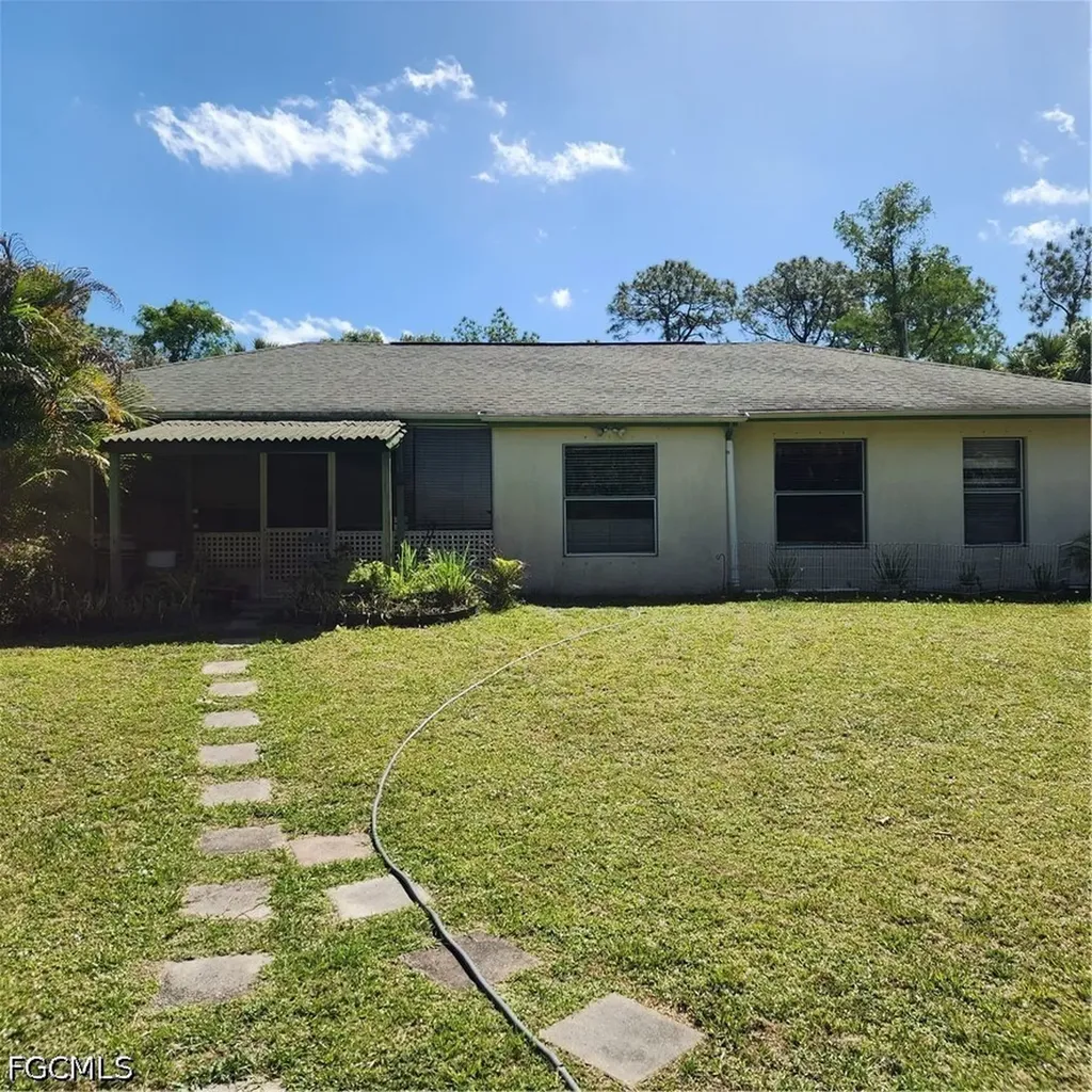 381 8th Street NE Naples FL 34120