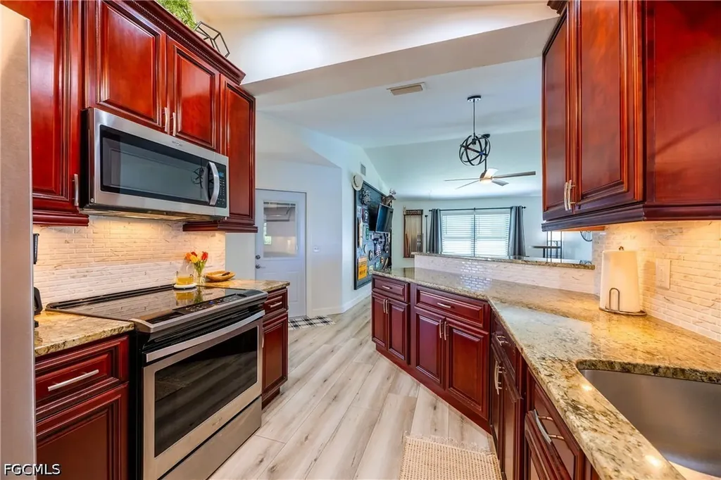 420 SW 37th Street Cape Coral FL 33914