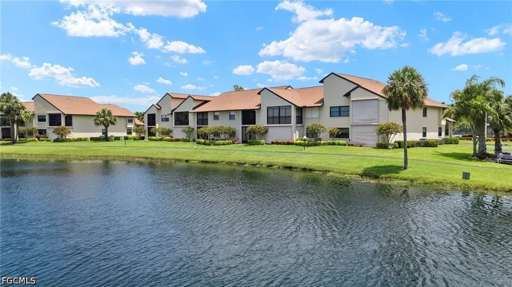 8411 Charter Club Circle Fort Myers FL 33919