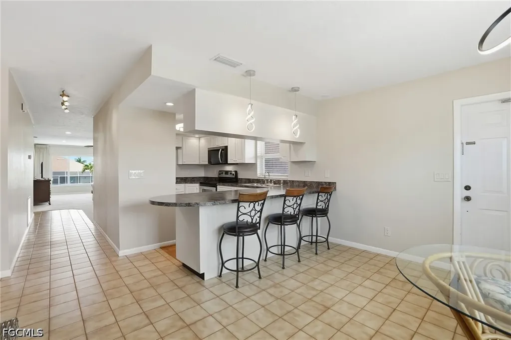 1333 SE 40th Terrace Cape Coral FL 33904