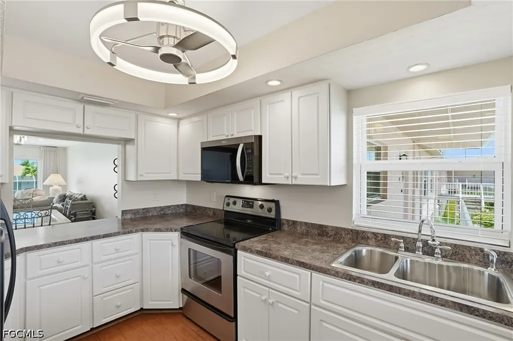 1333 SE 40th Terrace Cape Coral FL 33904