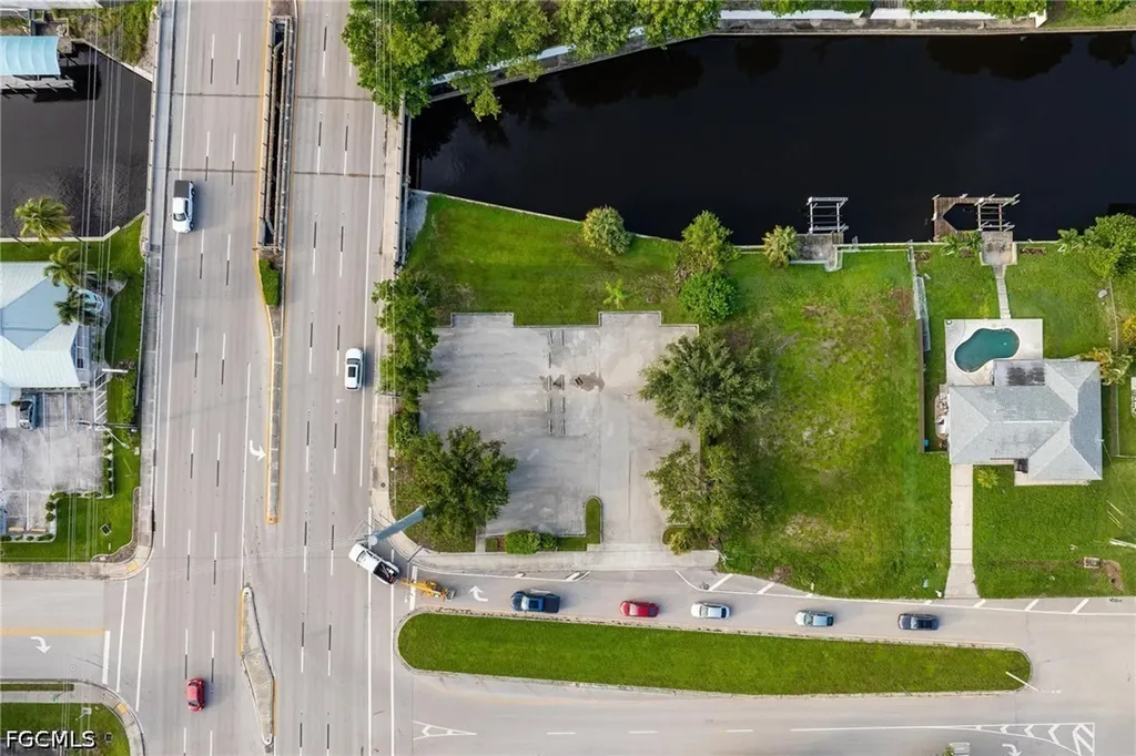 1532 Shelby Parkway Cape Coral FL 33904