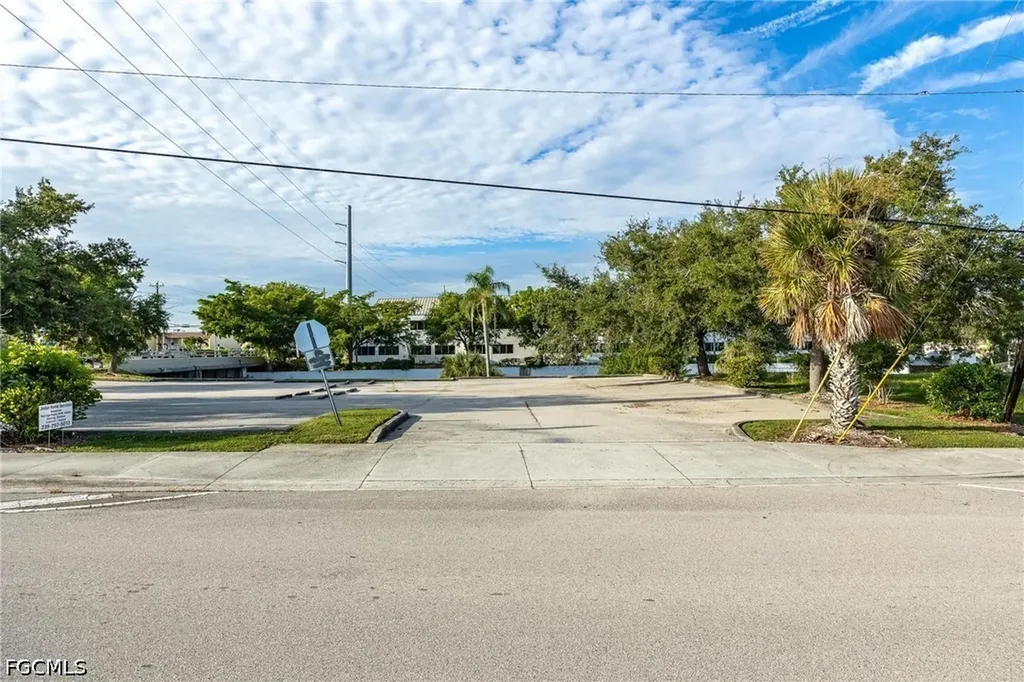 1532 Shelby Parkway Cape Coral FL 33904