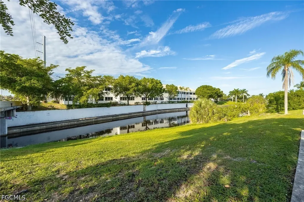 1532 Shelby Parkway Cape Coral FL 33904