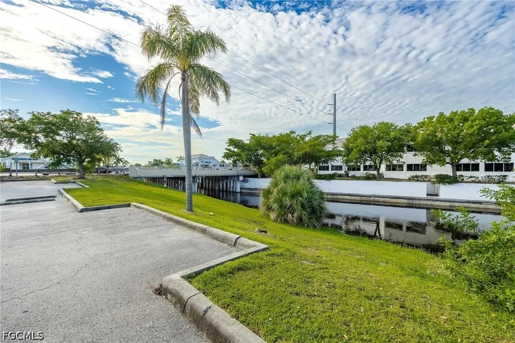 1532 Shelby Parkway Cape Coral FL 33904