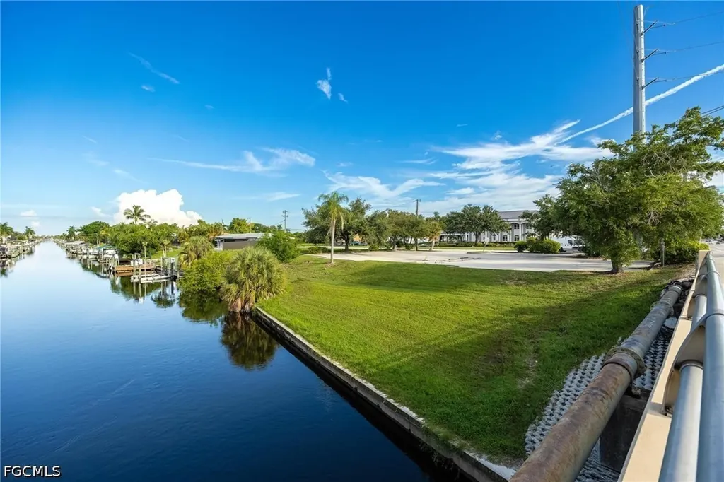 1532 Shelby Parkway Cape Coral FL 33904