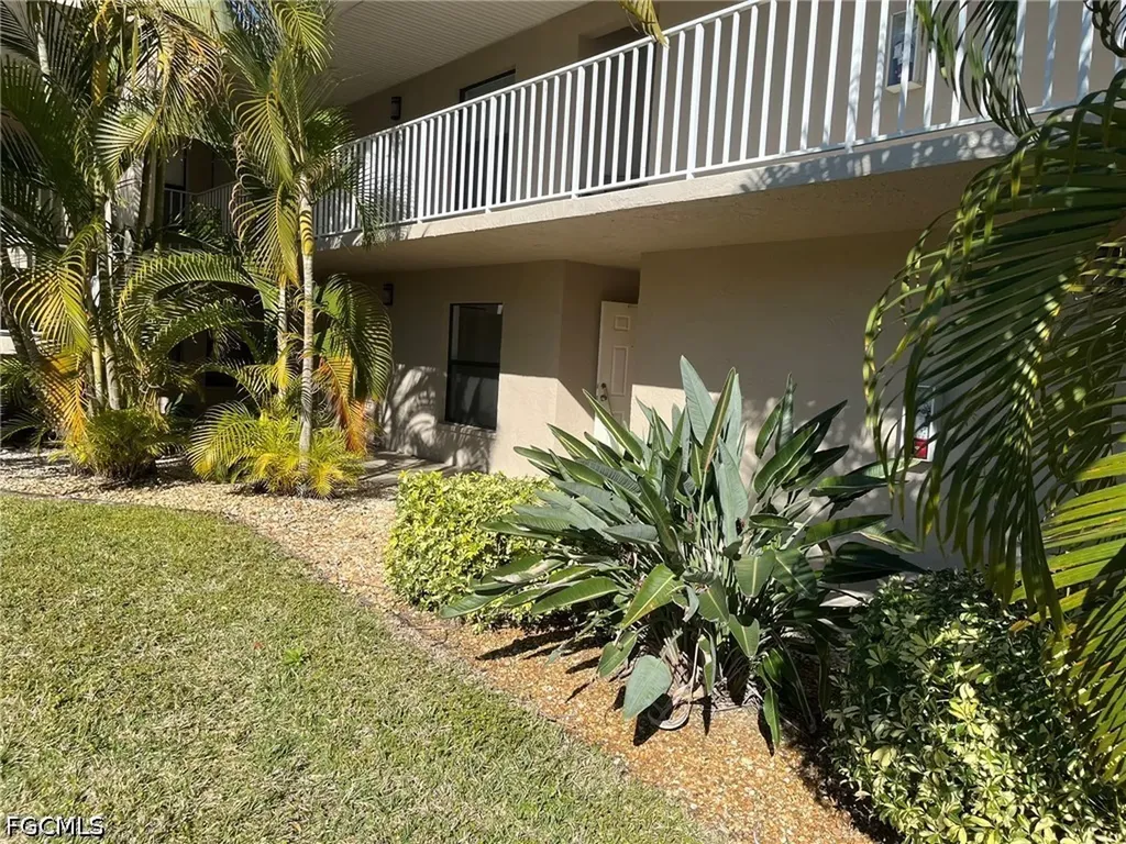 9627 Eaton Gardens Lane Fort Myers FL 33919