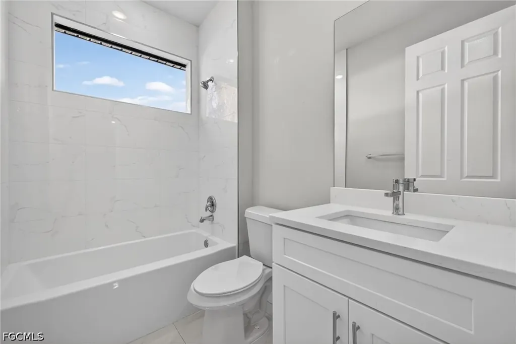 1715 SW 3rd Street Cape Coral FL 33991