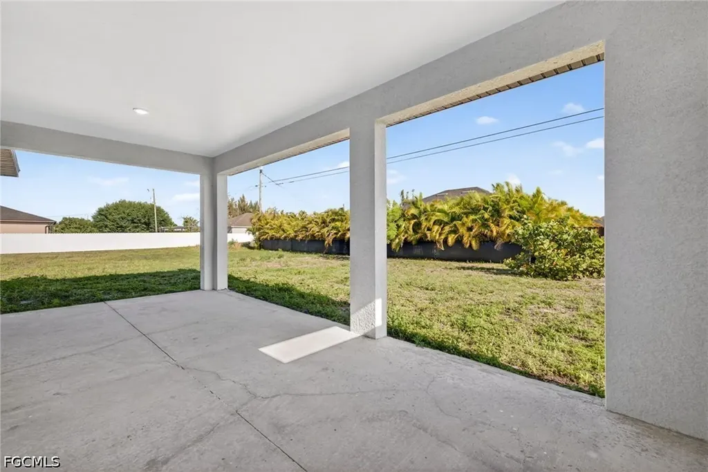 1715 SW 3rd Street Cape Coral FL 33991