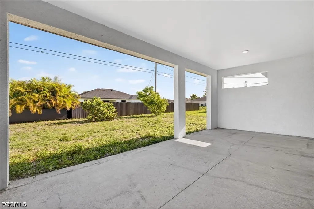 1715 SW 3rd Street Cape Coral FL 33991