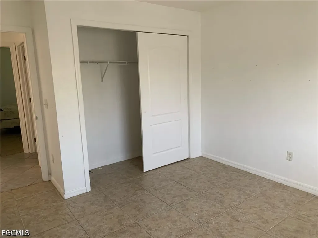 1242 SE 24th Avenue Cape Coral FL 33990