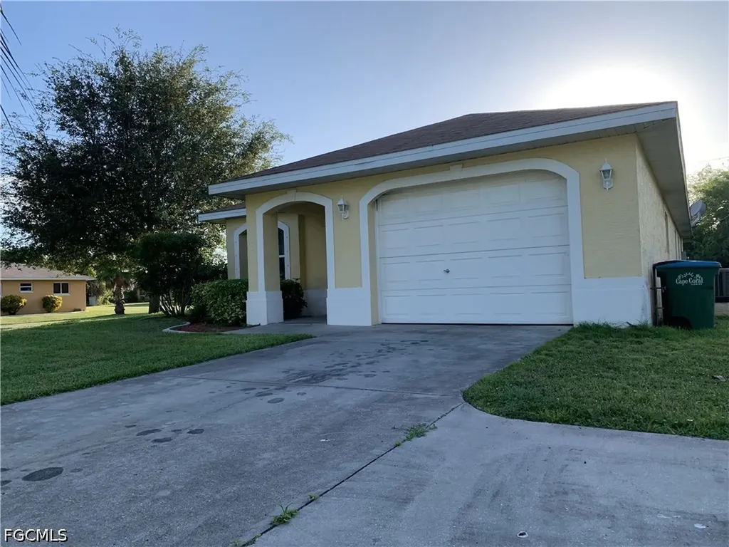 1242 SE 24th Avenue Cape Coral FL 33990