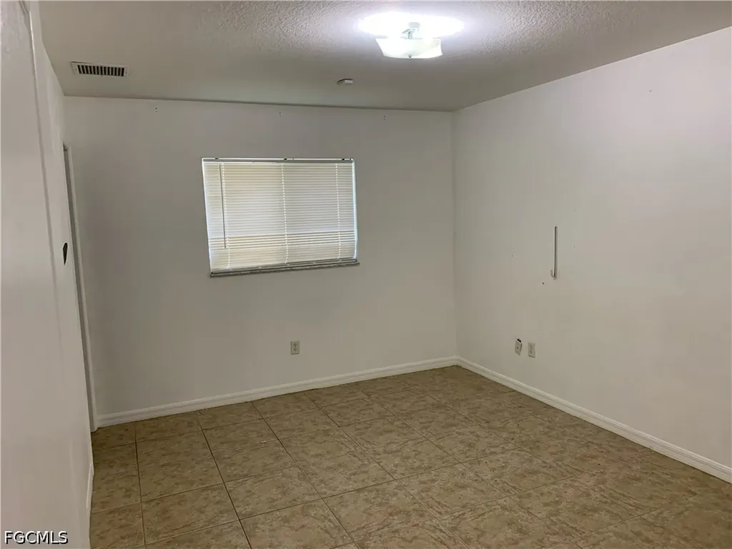 1242 SE 24th Avenue Cape Coral FL 33990